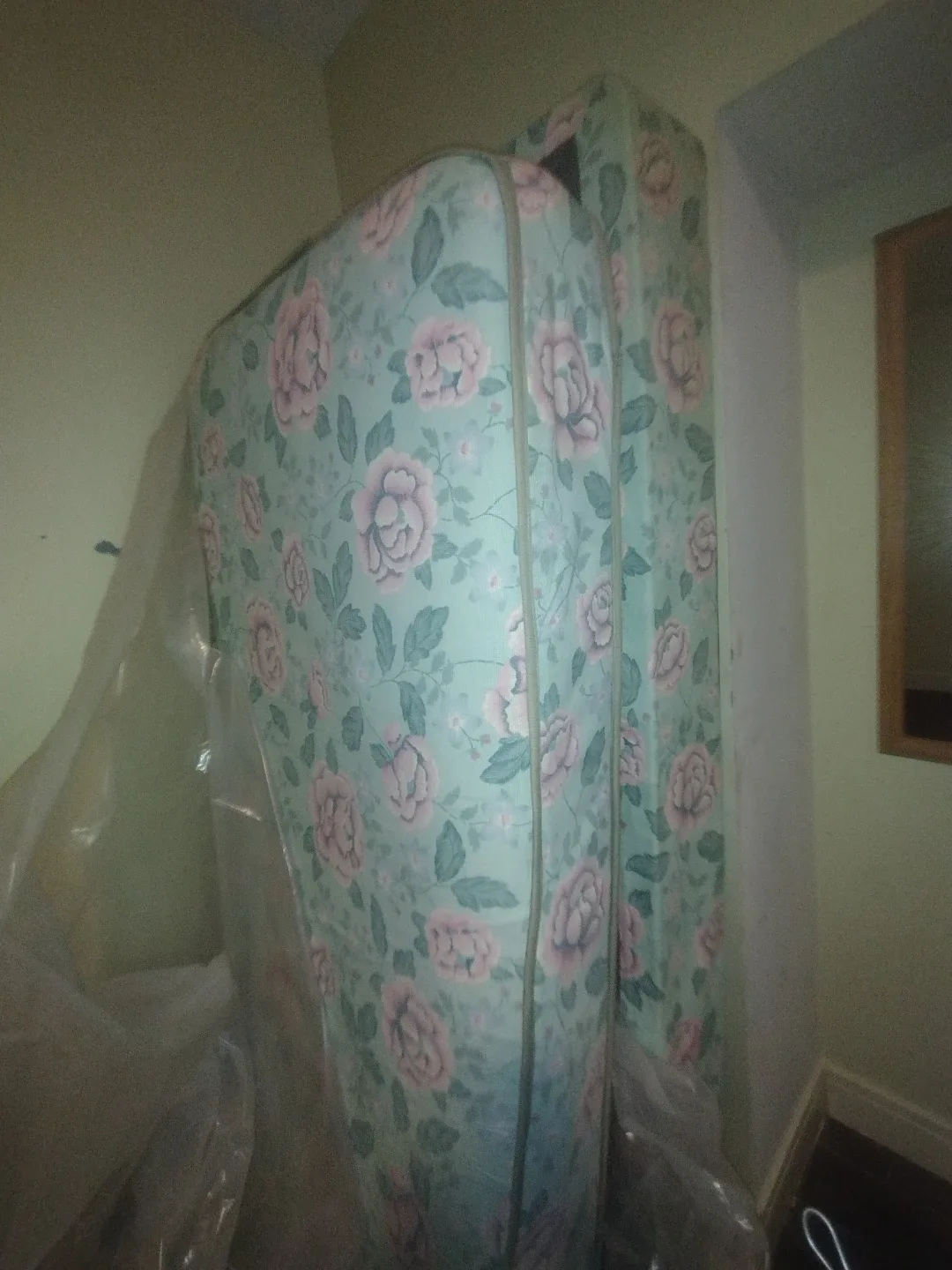 LIKE NEW TWIN SIZE BED image indicator(4)