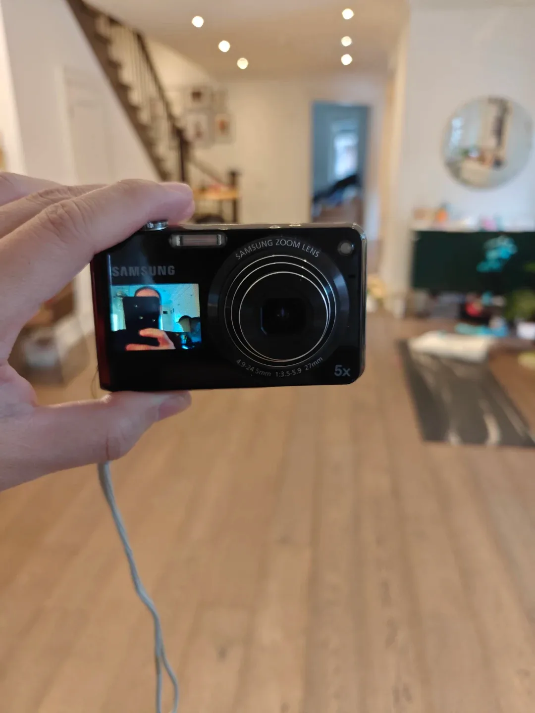 Samsung Digital Camera PL150 - Zoom Lens