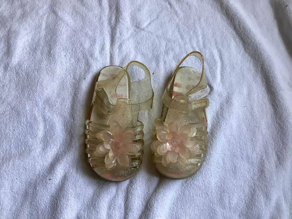 Girls sz 8 sandals $3 each