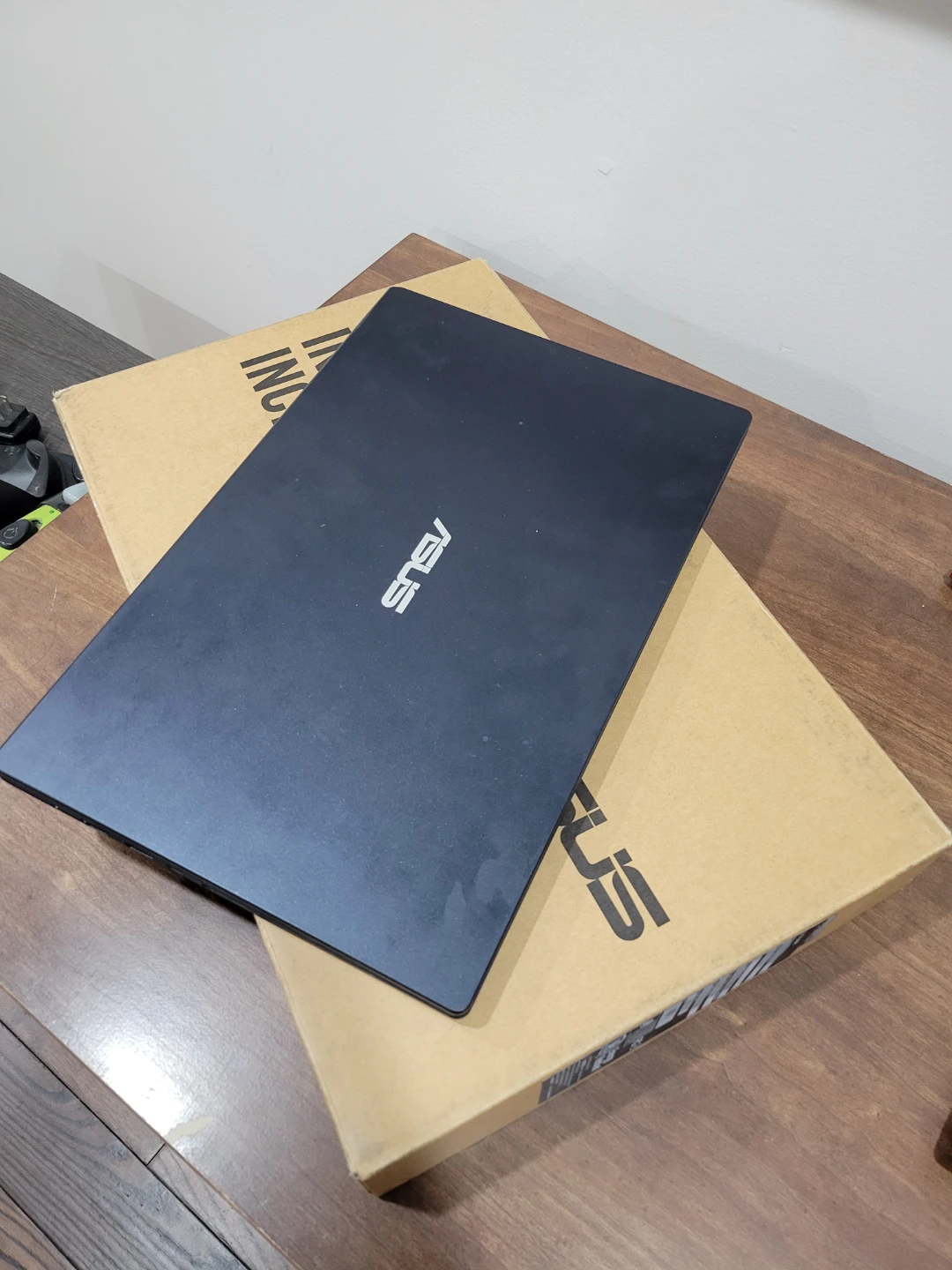 Asus Vivobook Laptop - Like New! - photo 2
