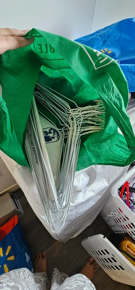 Laundry Basket, 75 Hangers and 2 Drying Clip Hangers image indicator(4)