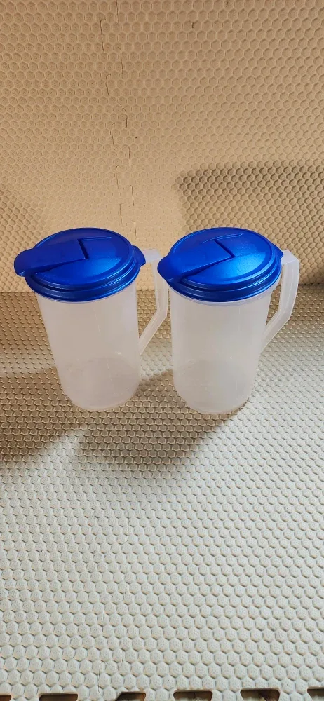 2 STARLITE Plastic Juice Pitchers with Blue Lids