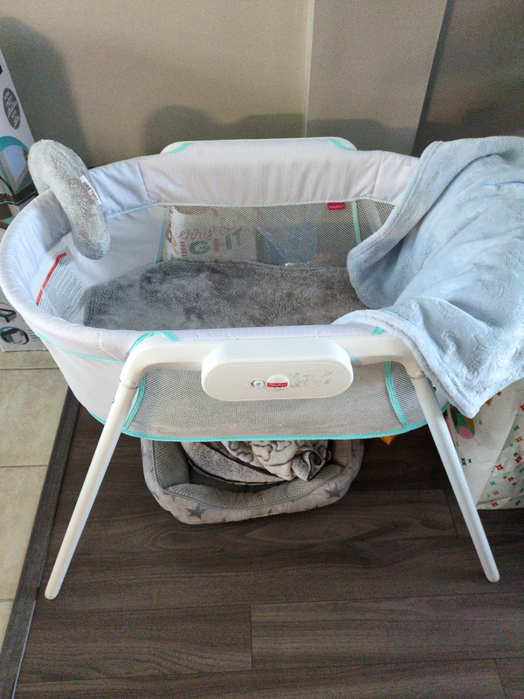 Fisher-Price Soothing Motions Bassinet
