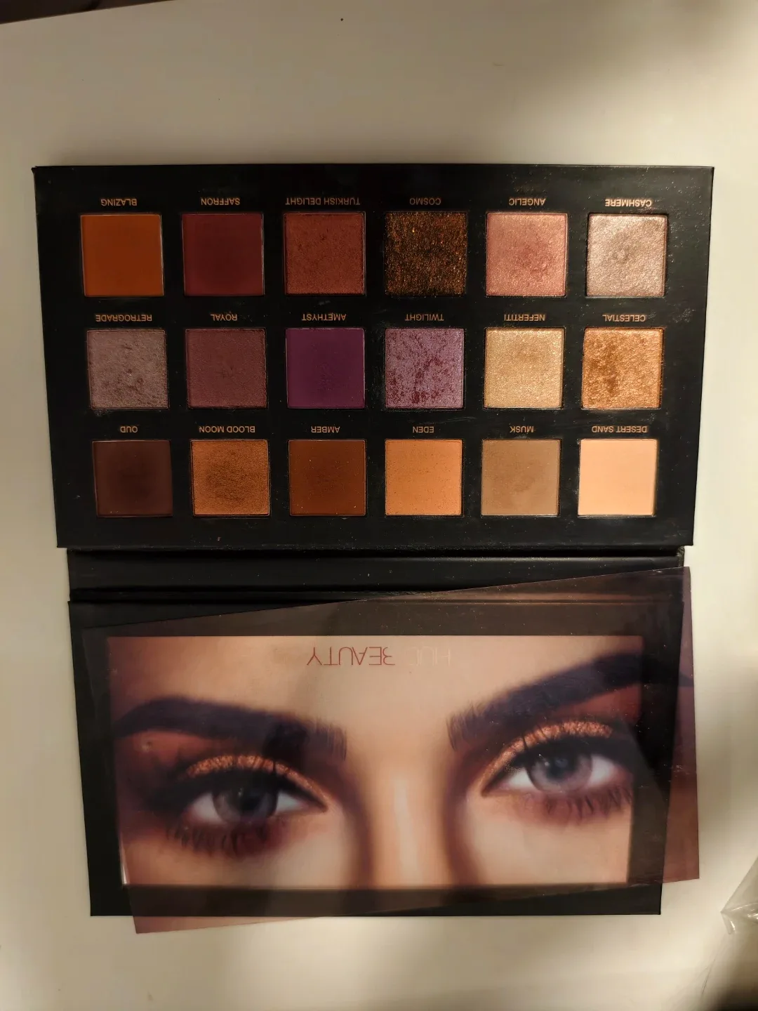 Huda Beauty Desert Dusk image indicator(3)