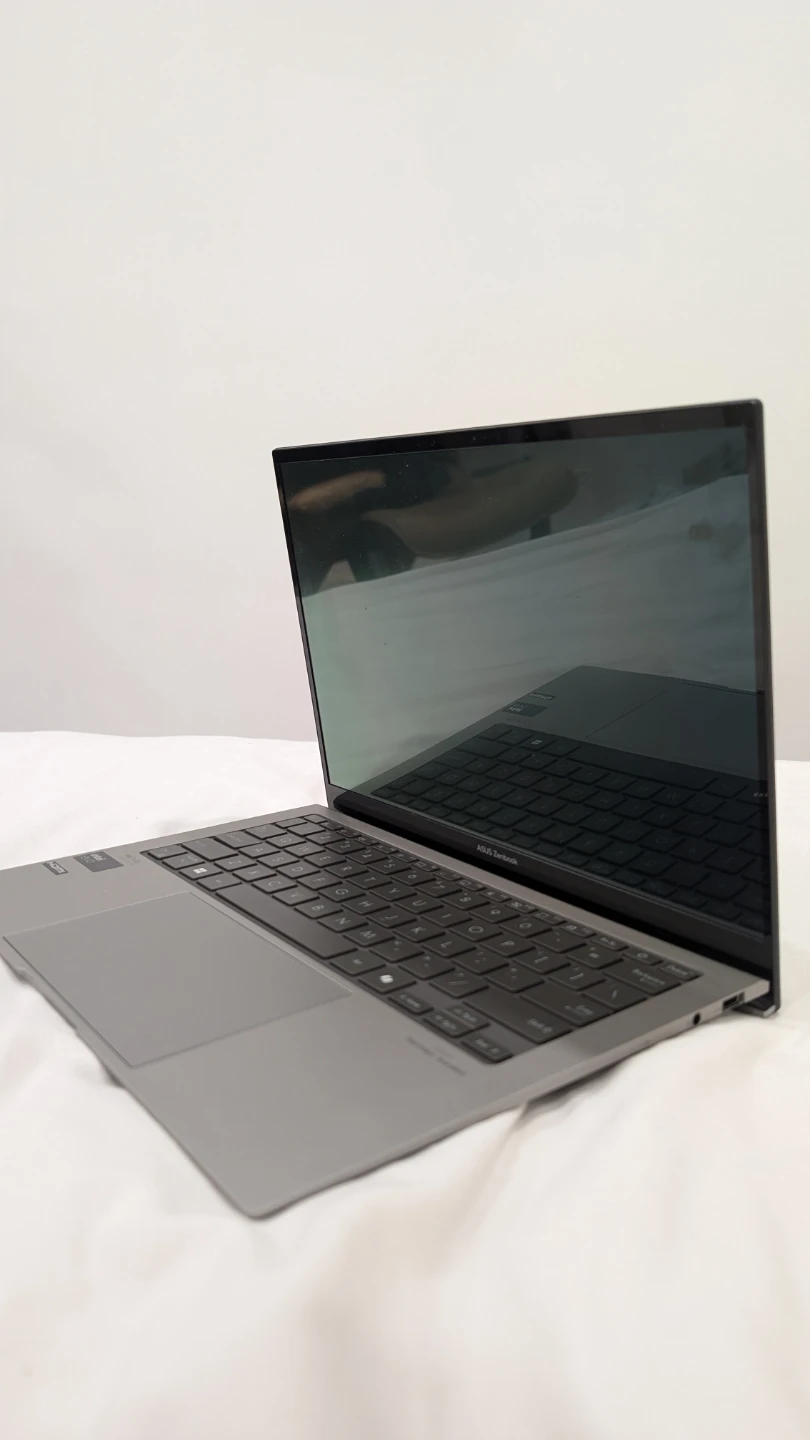 Asus Zenbook Laptop - photo 2