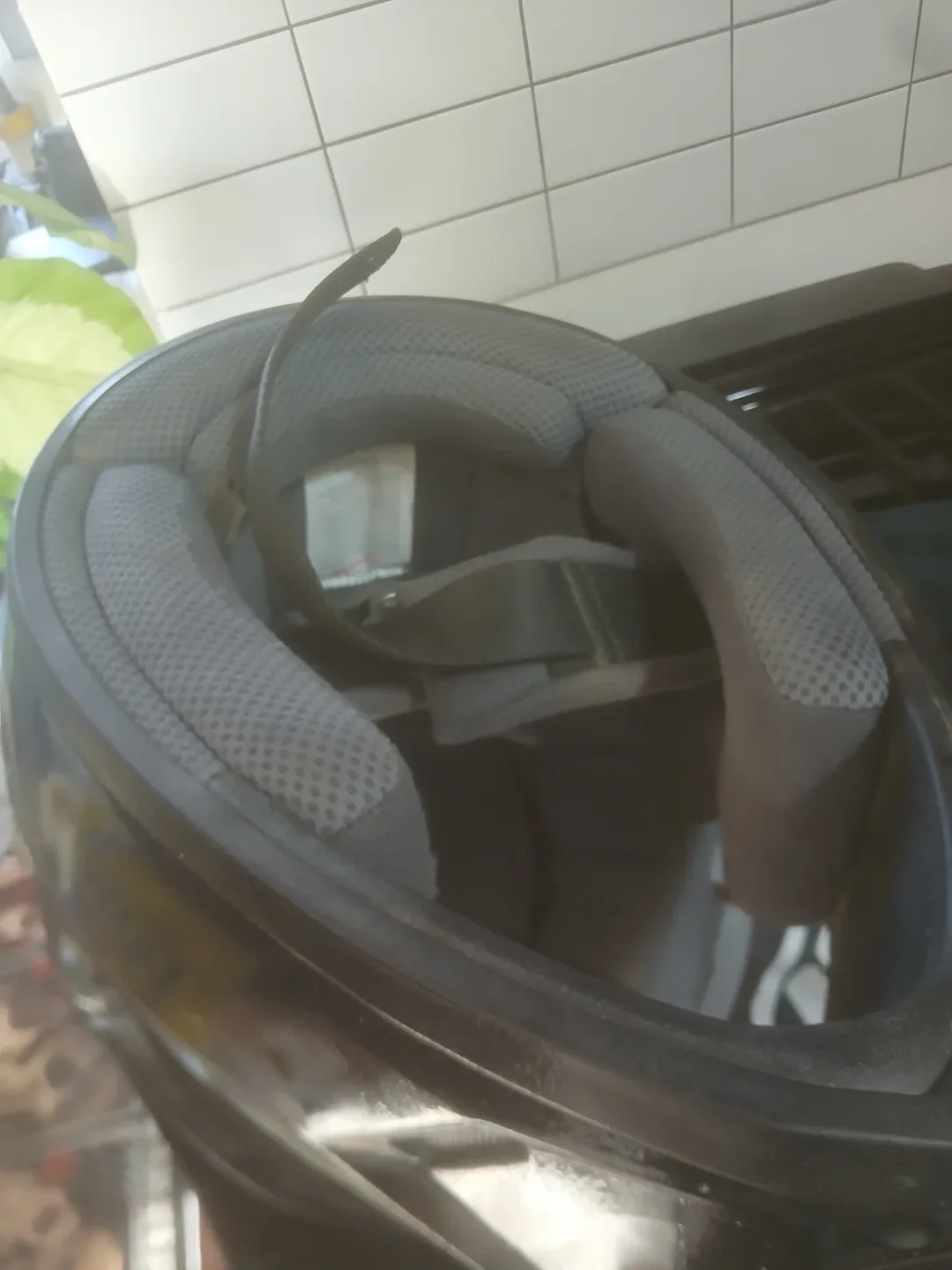 HJC Black Helmet size M image indicator(2)