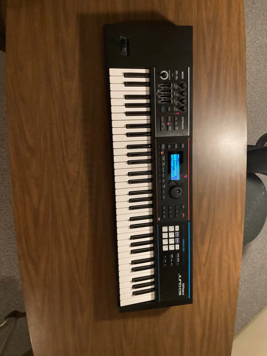 Roland Juno-DS Keyboard Synthesizer