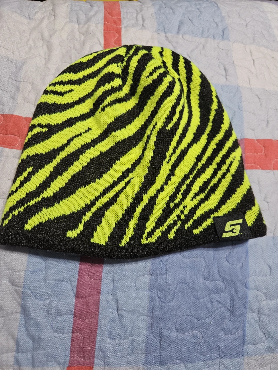 Snap-on Black/Neon Beanie