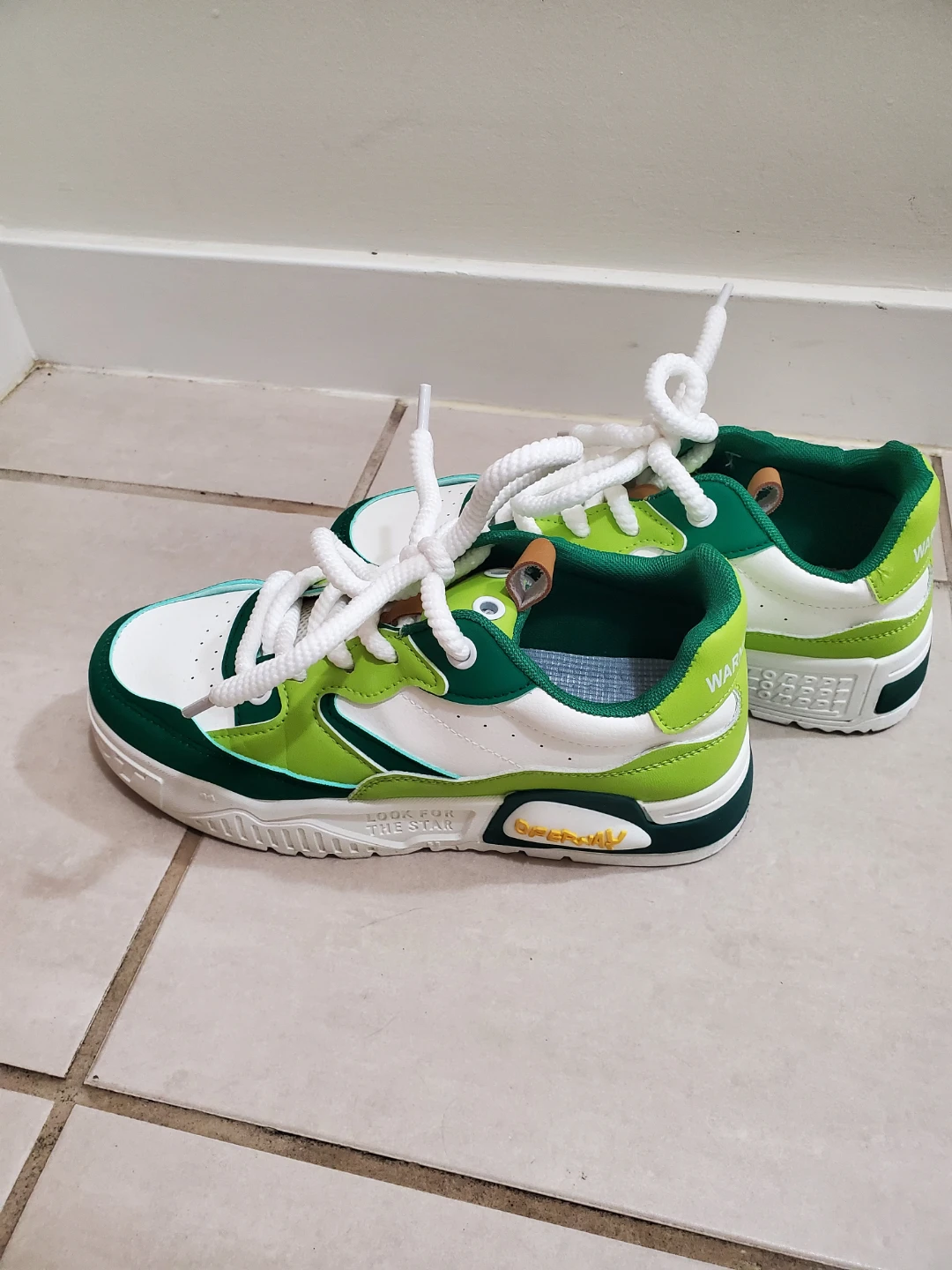 Green & White Fashion Sneakers Used Size 39