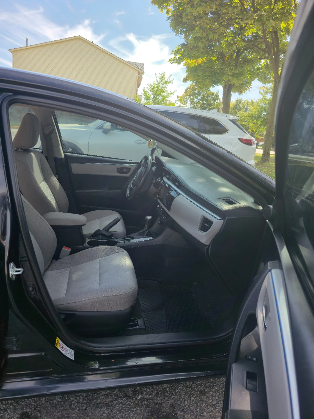 2016 Toyota Corolla - Black Sedan LE - photo 4