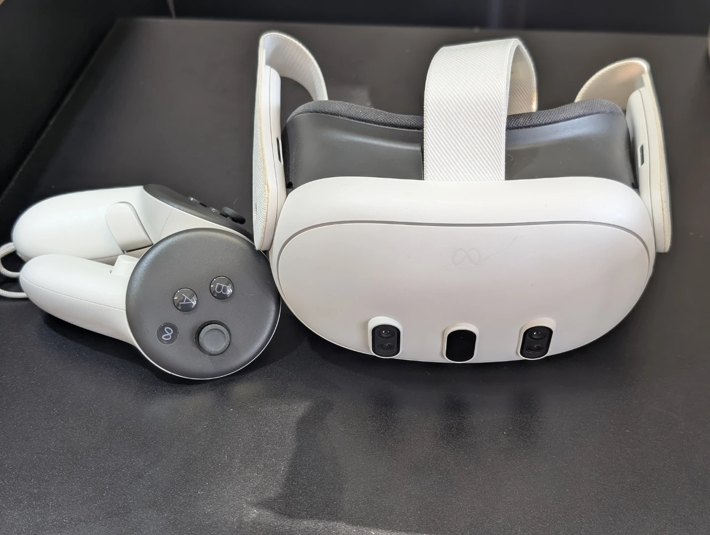 Meta Quest 3 VR Headset with Controllers - photo 2