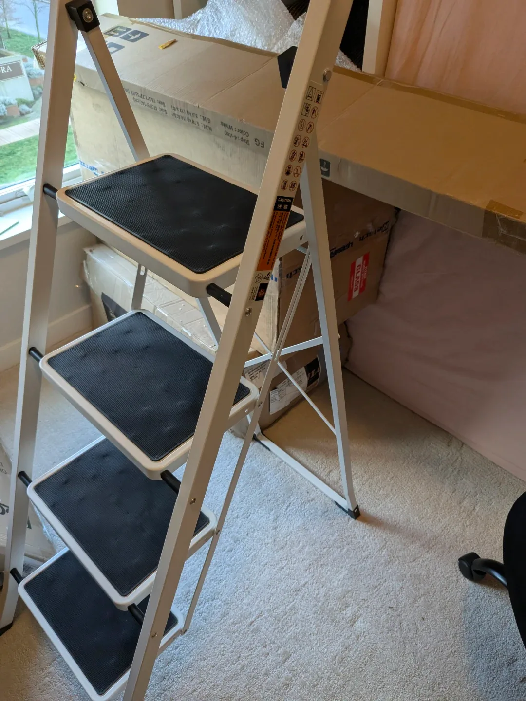 Folding 4-Step Ladder - White image indicator(2)
