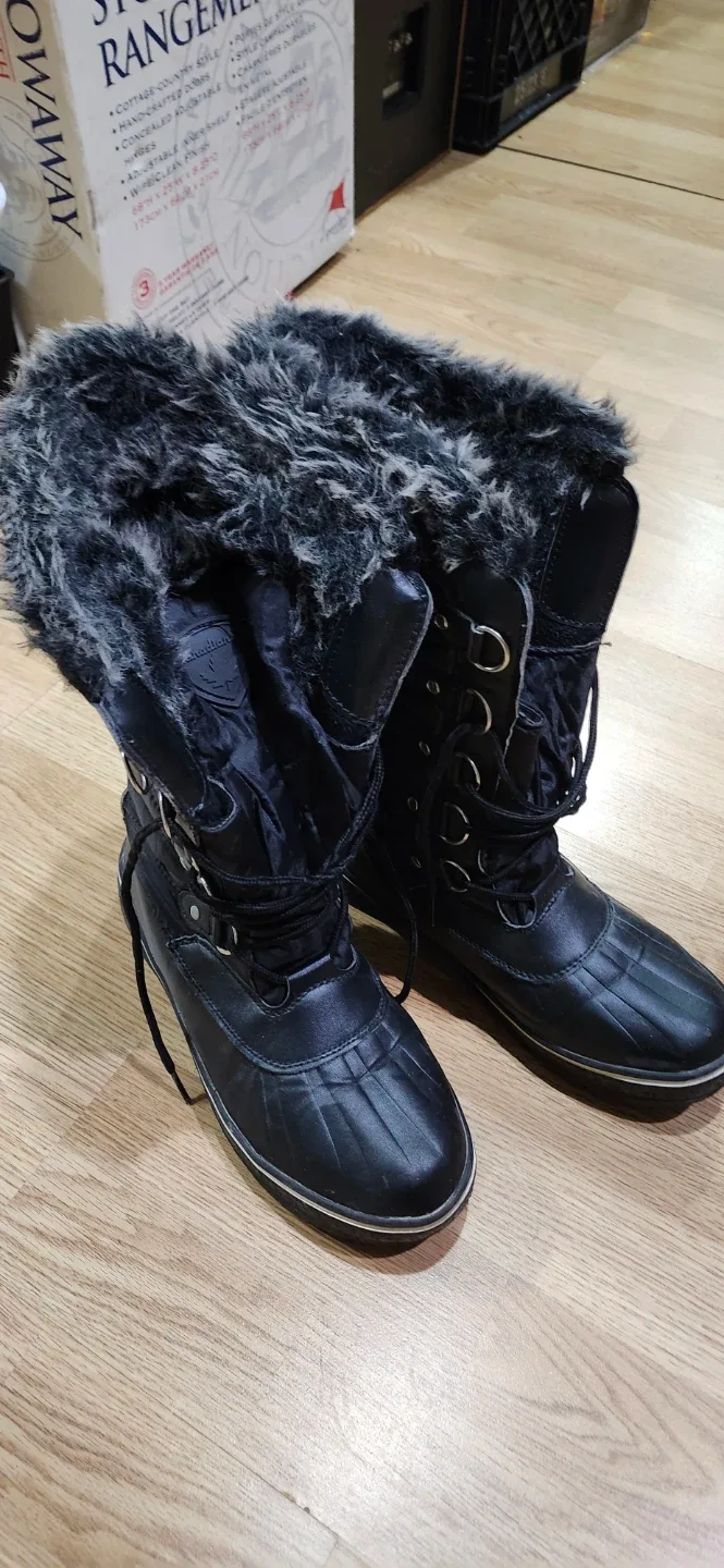 Canadiana Black Winter Boots image indicator(2)
