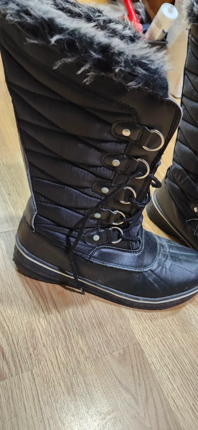 Canadiana Black Winter Boots image indicator(3)