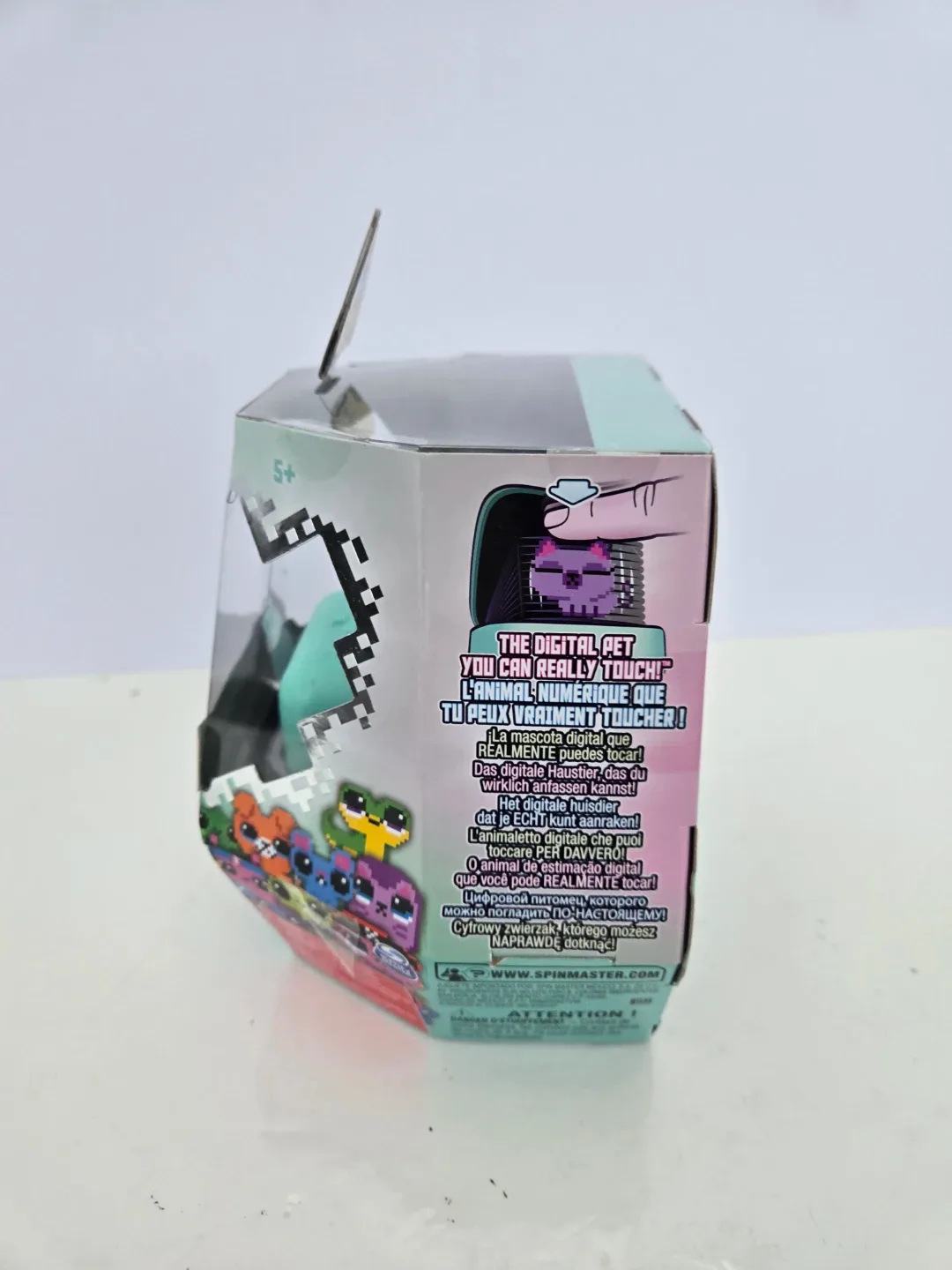 Brand new bitzee christmas giftable toy image indicator(4)