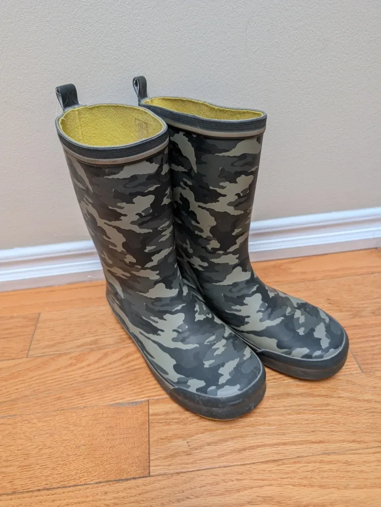 Camo Rain Boots - Size 4 #Cleanout