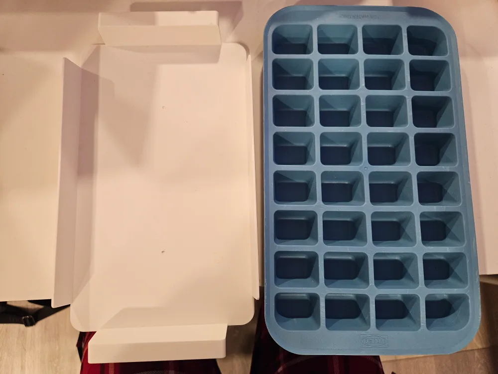 IKEA Ice Cube Tray with Lid - Blue image indicator(2)