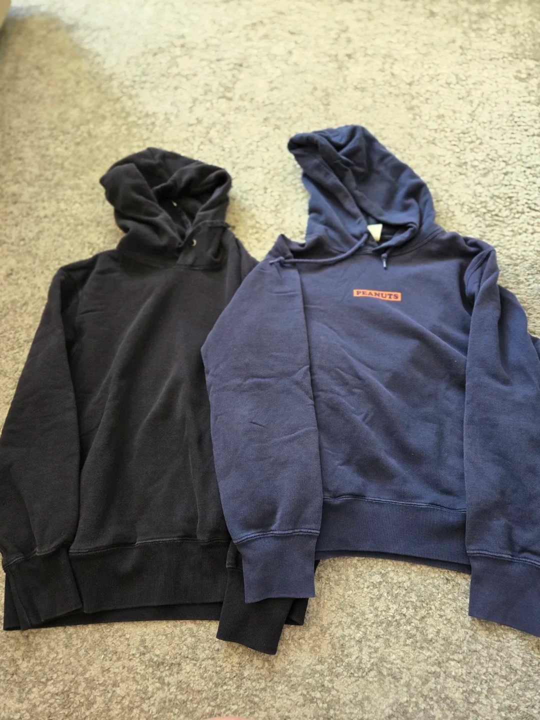 Uniqlo Hoodies - size small