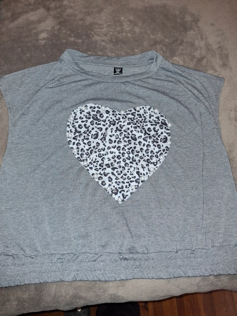Shein Gray Heart Print Top