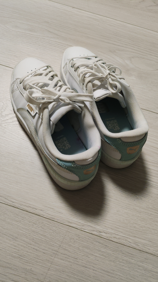 Puma Club Sneakers - White Size 7 in womens