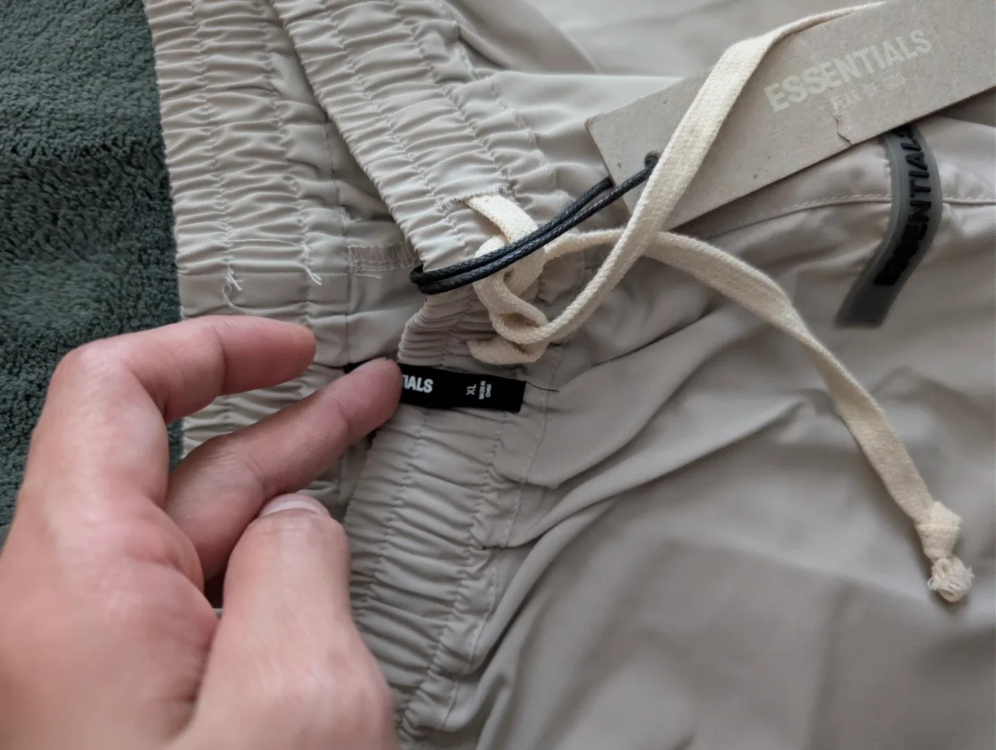 Cargo pants (XL) Essential image indicator(3)