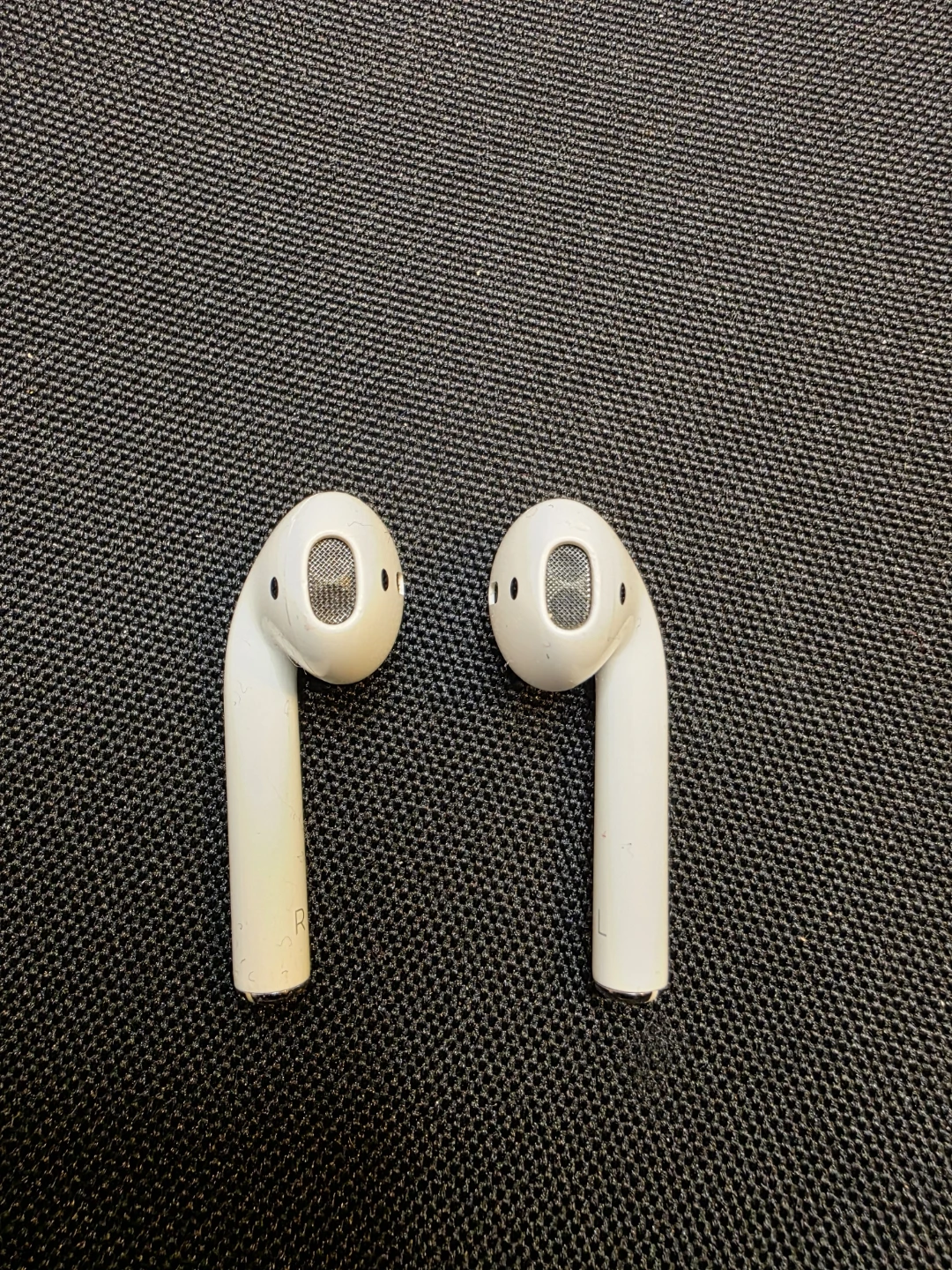 Apple AirPods 2nd Gen - photo 4