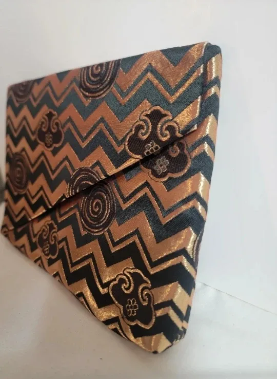 Diane Love Clutch image indicator(2)