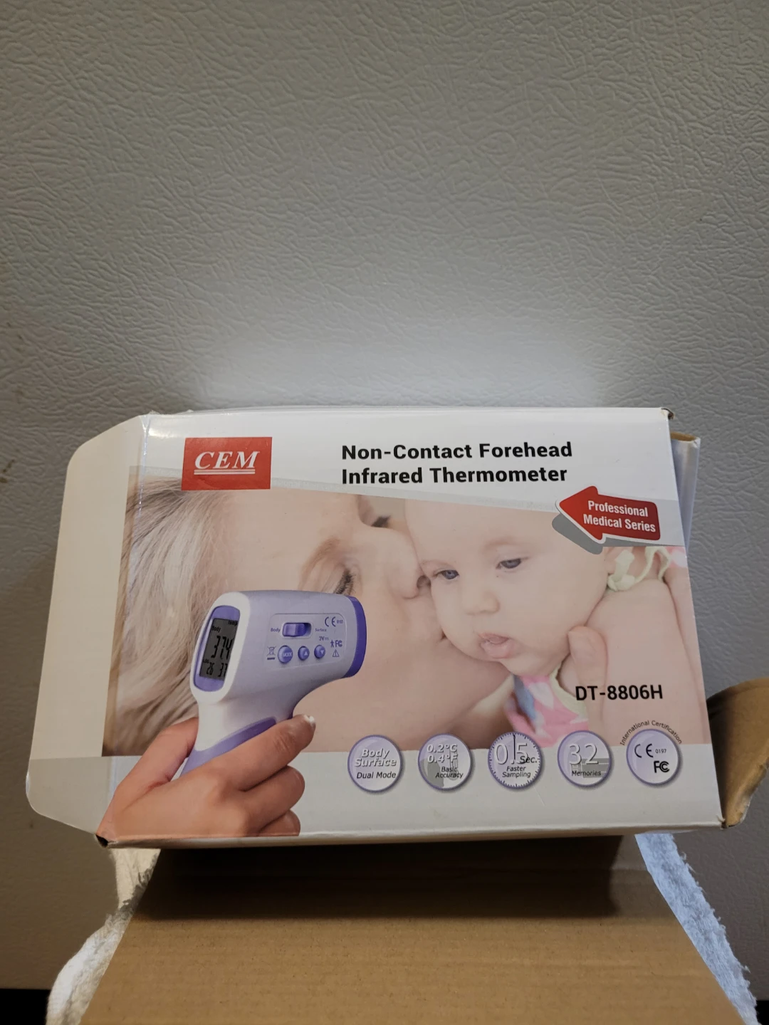 CEM DT-8806H Non-Contact Forehead Thermometer - New - photo 2