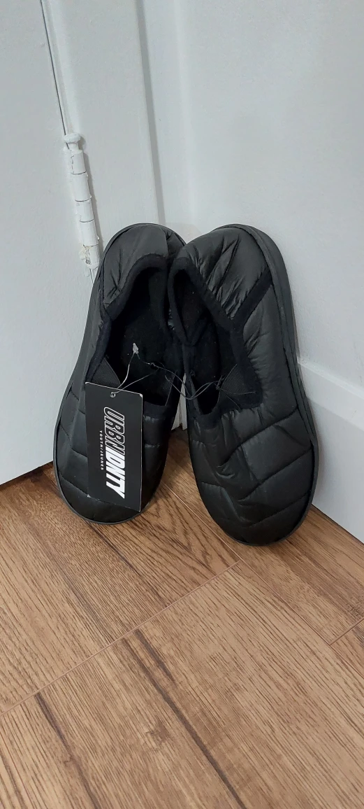 Puffer Slippers Size 4 - New with Tags!