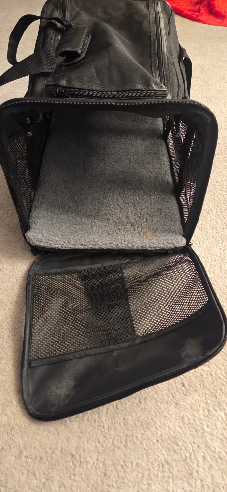 X-Zone Black Pet Carrier - Gently Used image indicator(2)