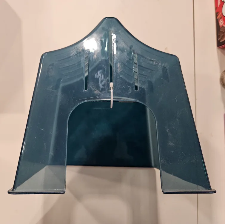 Full Cheek - Medium House Hidaway