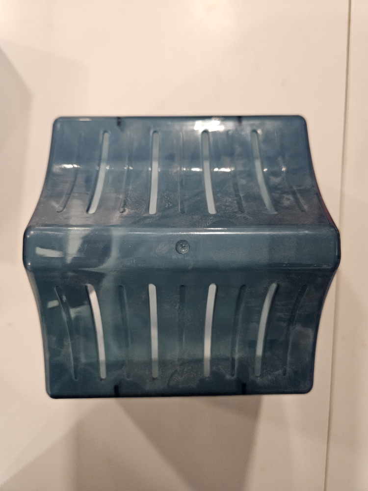 Full Cheek - Medium House Hidaway - photo 2