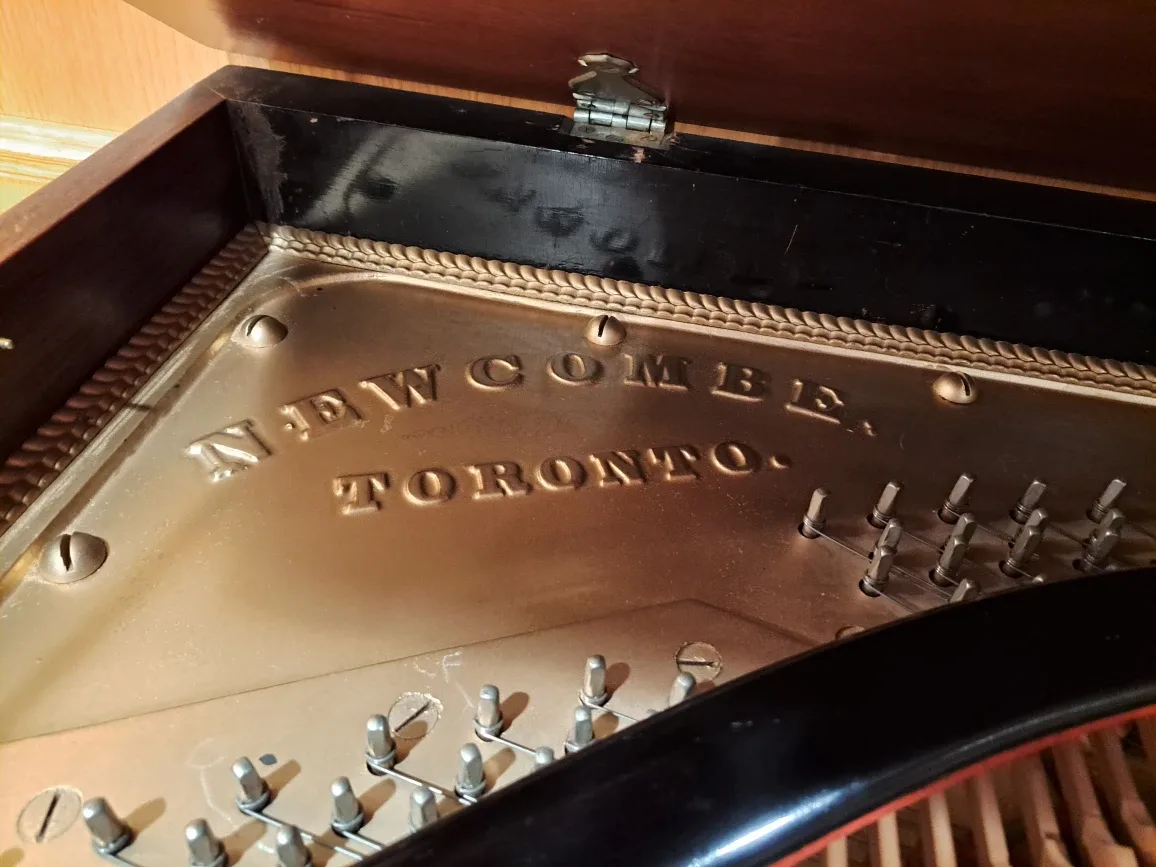 Newcombe Toronto Baby Grand Piano image indicator(4)