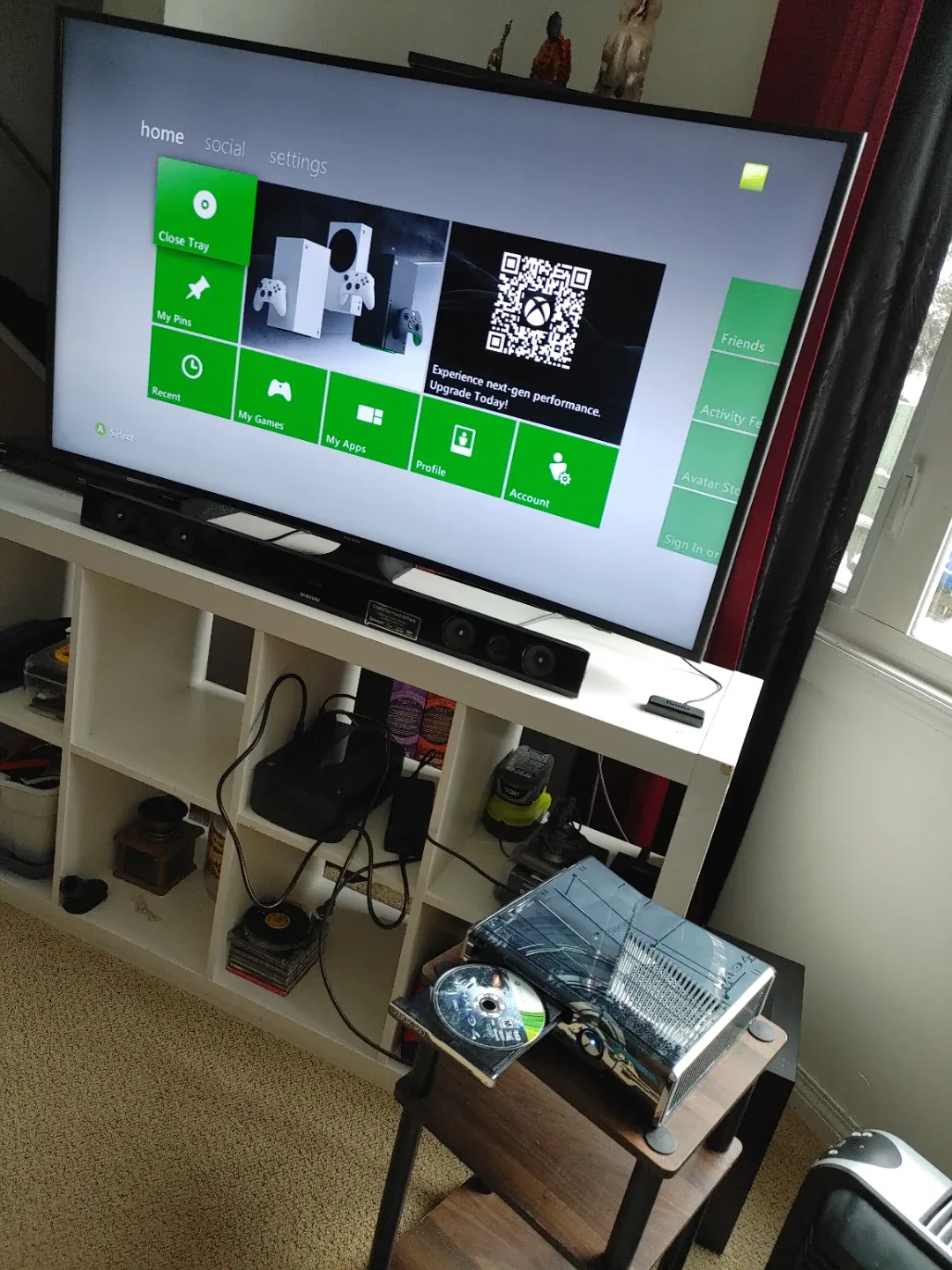 Xbox 360 plus Entertainment System image indicator(2)