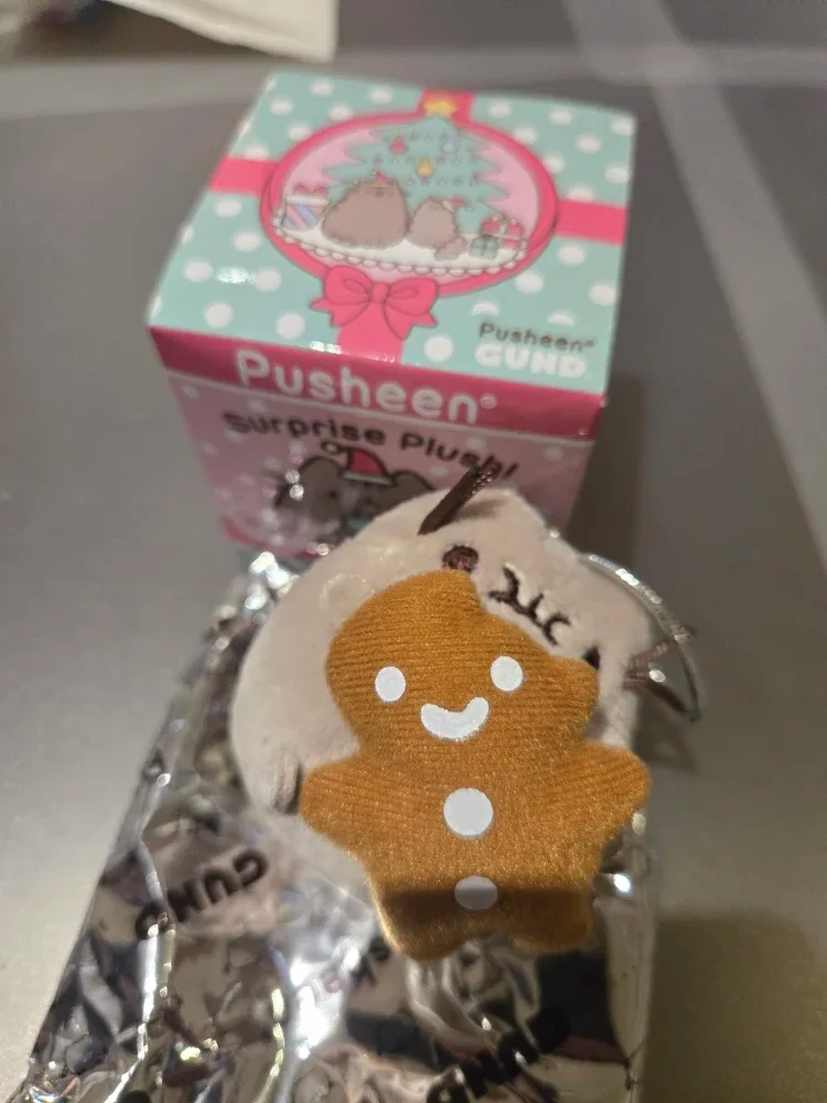 Pusheen Holiday Surprise Plush #Cleanout image indicator(3)