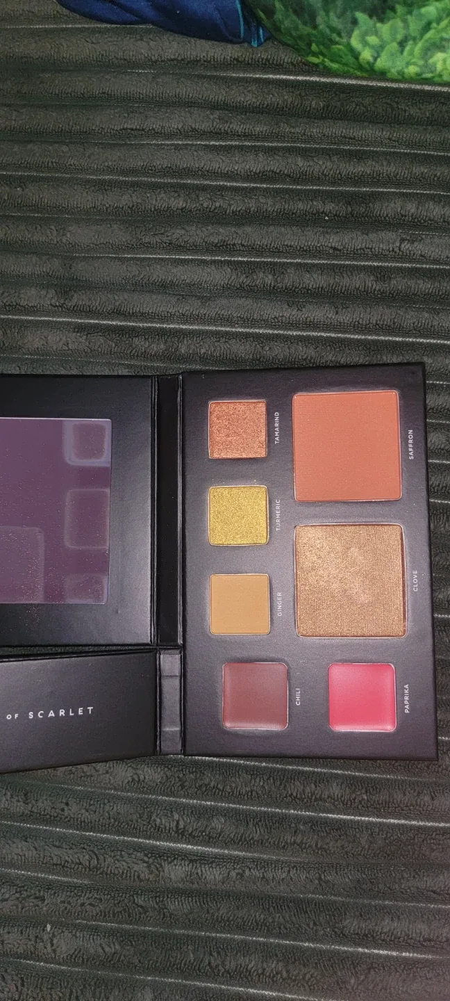 Deck of Scarlet 15th Edition Eyeshadow Palette image indicator(4)
