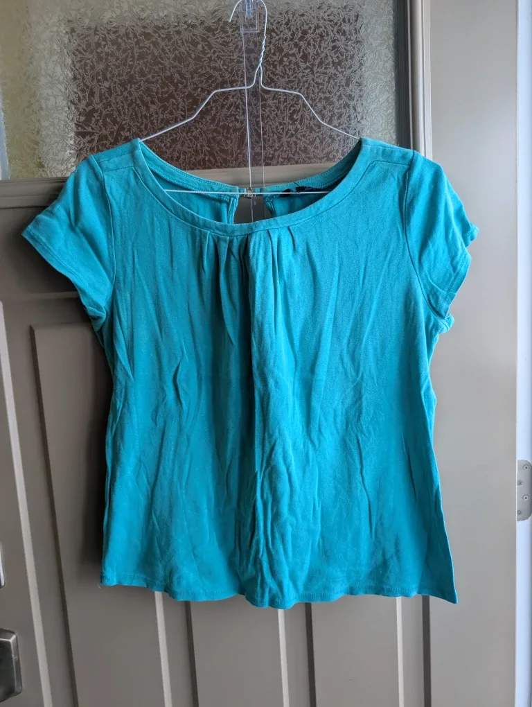 Womens sz XL shirts $4 each image indicator(2)