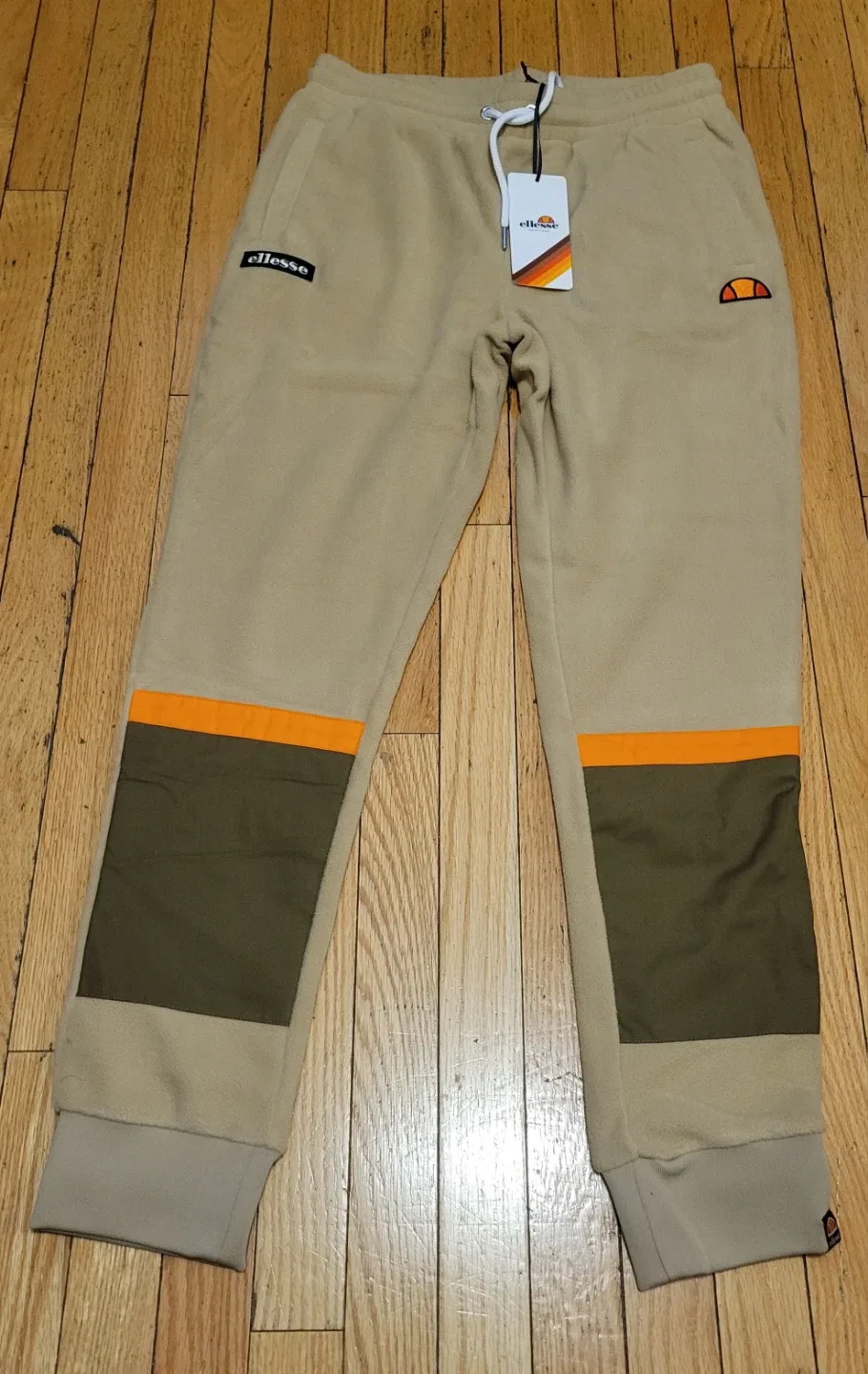 New Ellesse Orange and BrownT-Shirt and pants - Size M image indicator(5)