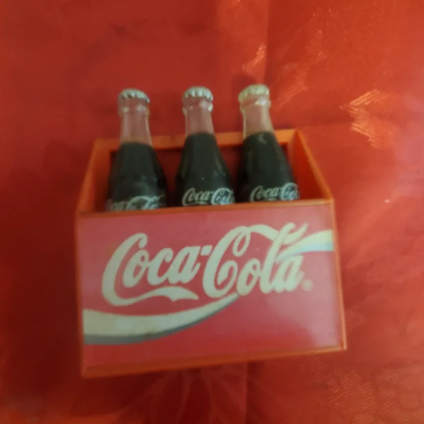 Coca-Cola Collectible Fridge Magnets image indicator(2)