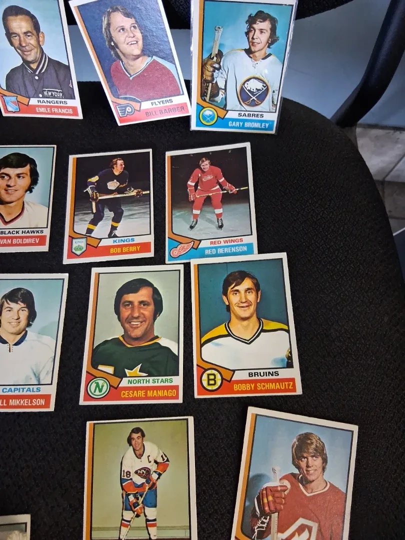 1974-75 opc hockey cards 200 cards image indicator(5)