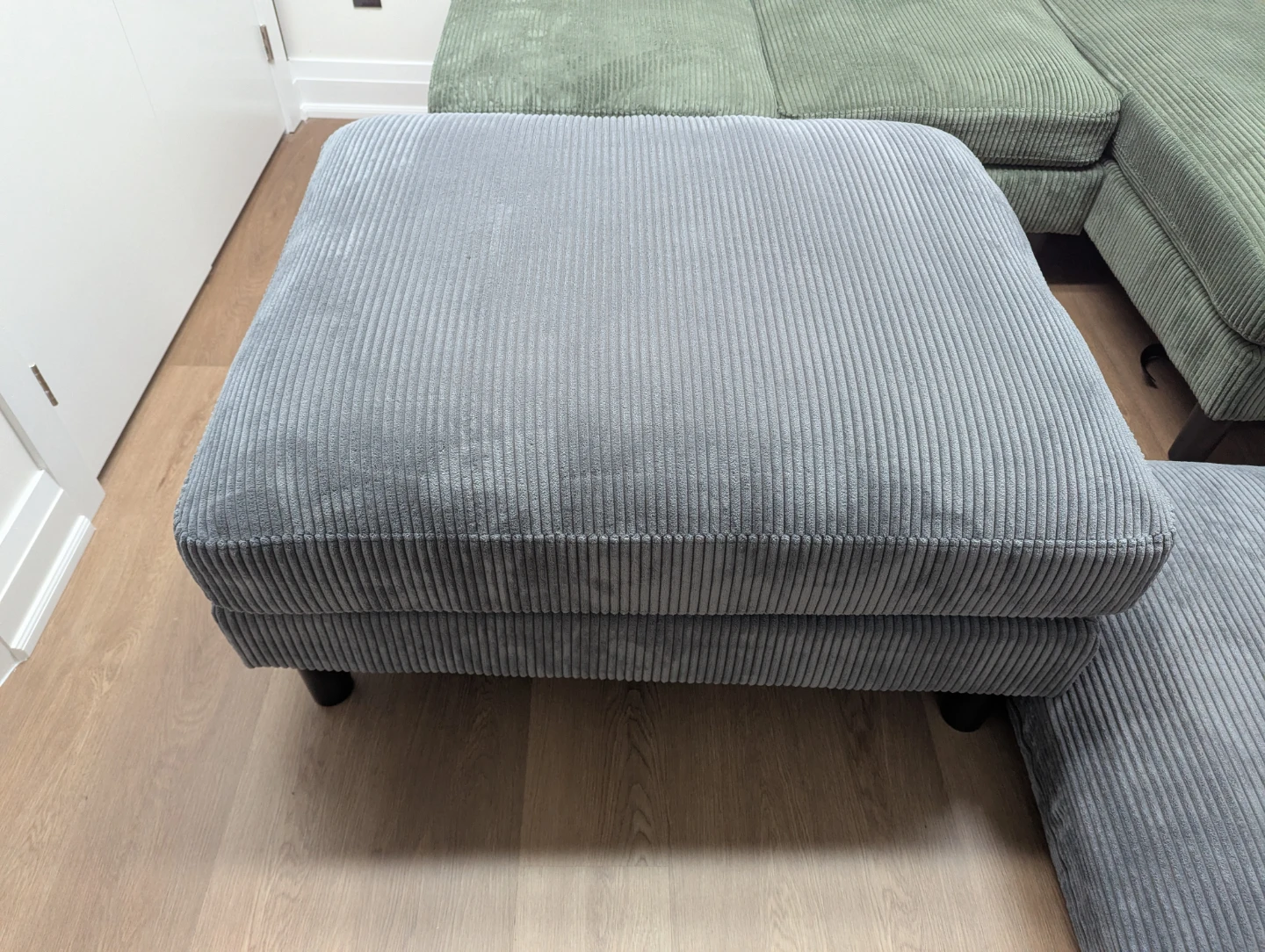 Incomplete Sectional + mismatching ottoman & cushions - photo 5