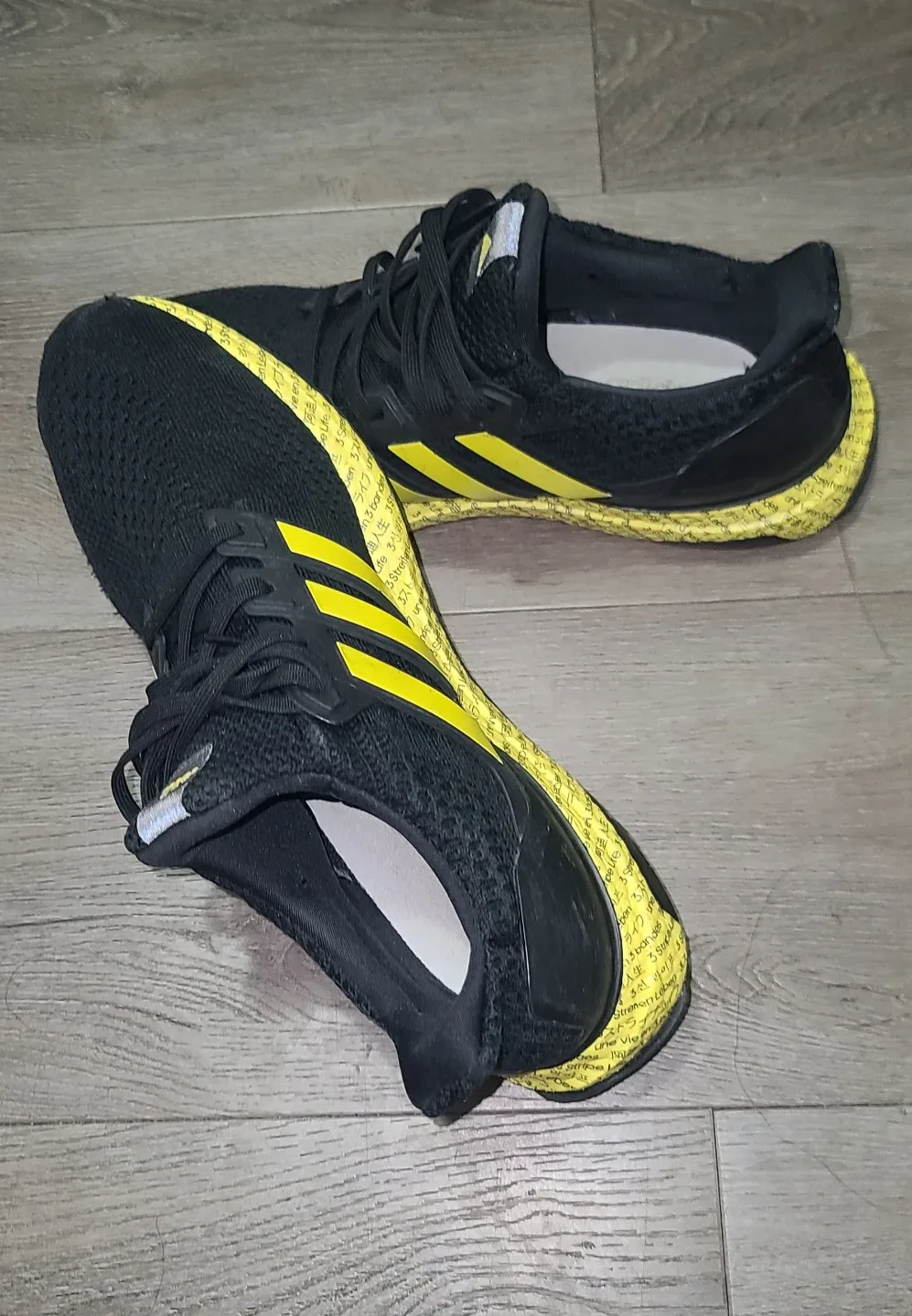 Adidas Ultraboost shoes image indicator(2)