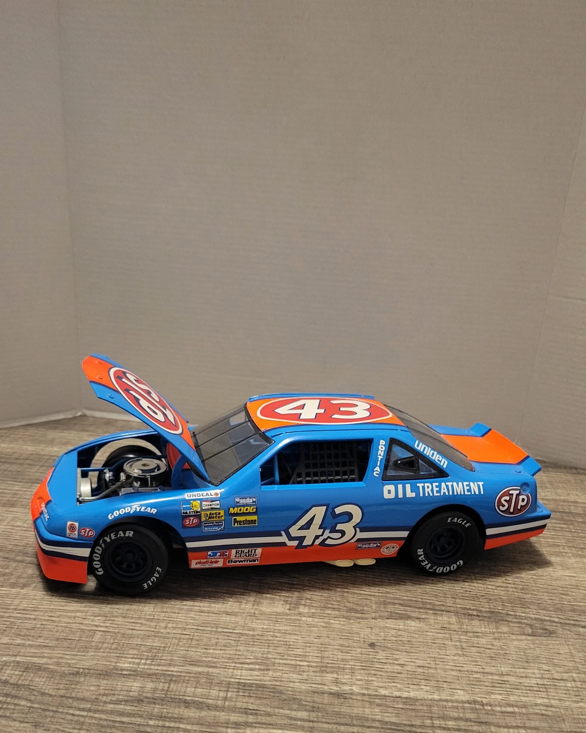 Pontiac Grand Prix #43 Diecast Car
