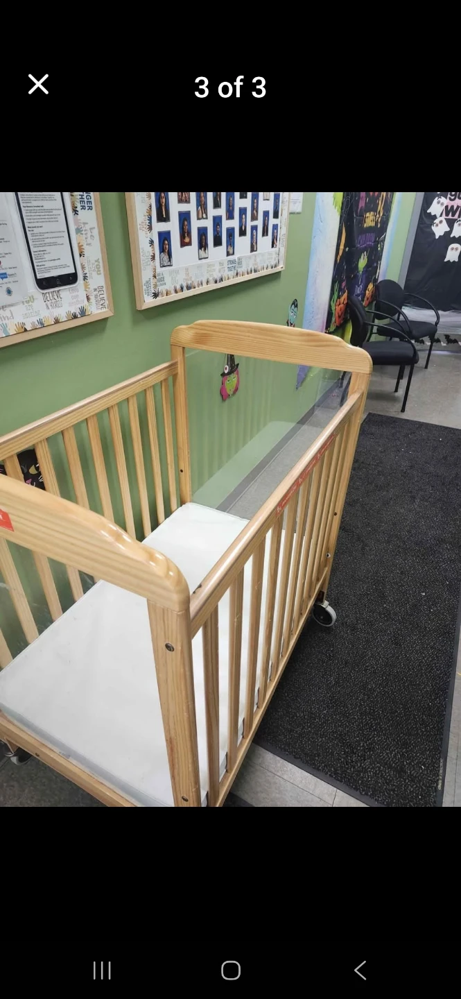 Wooden Baby Crib with Mattress