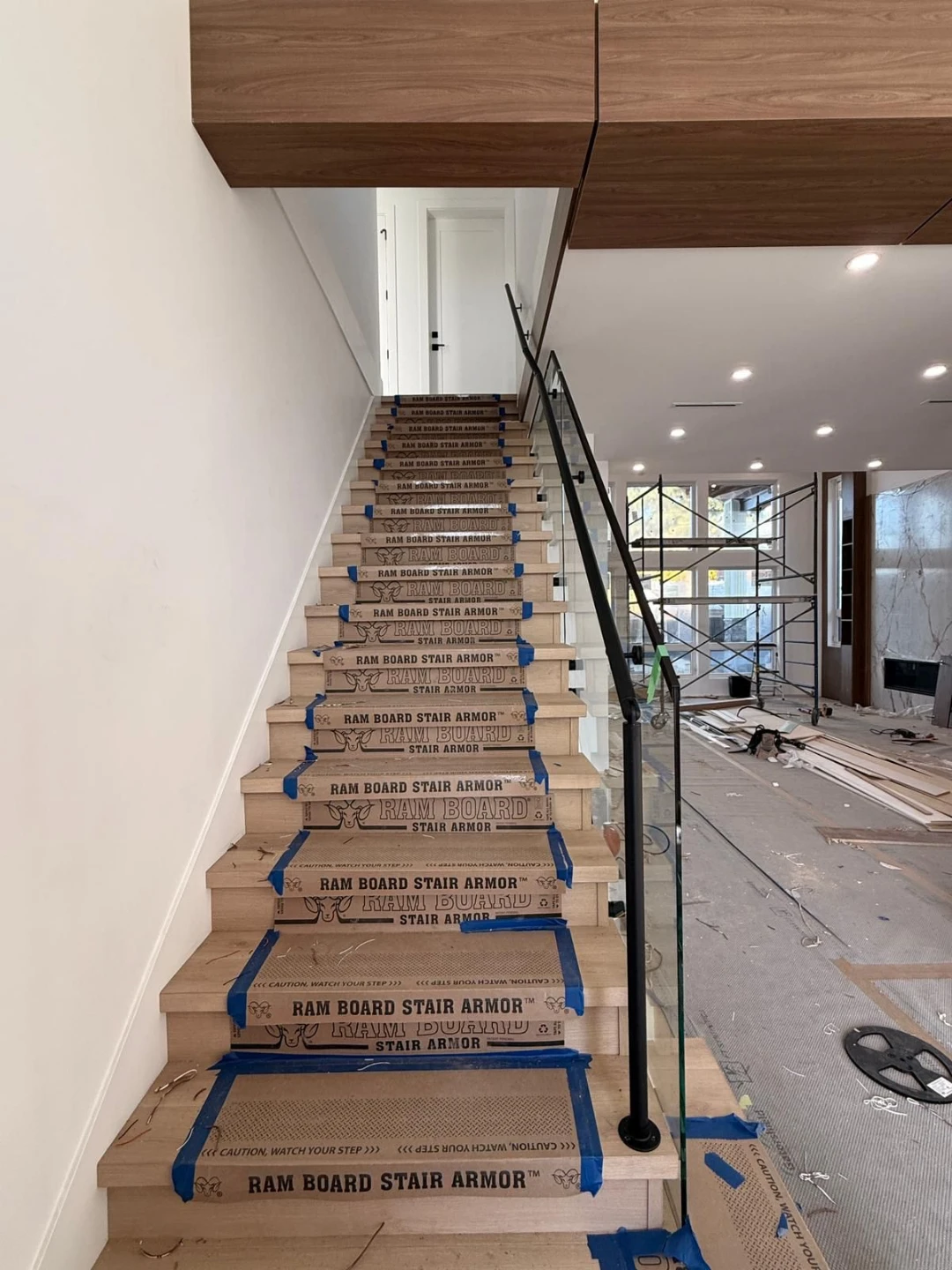 Stairs nosing laminate
