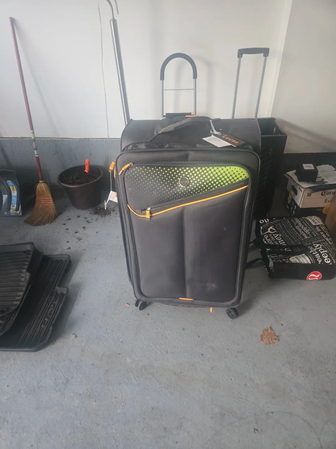 Lucas Expandable Spinner Suitcase - Black/Green