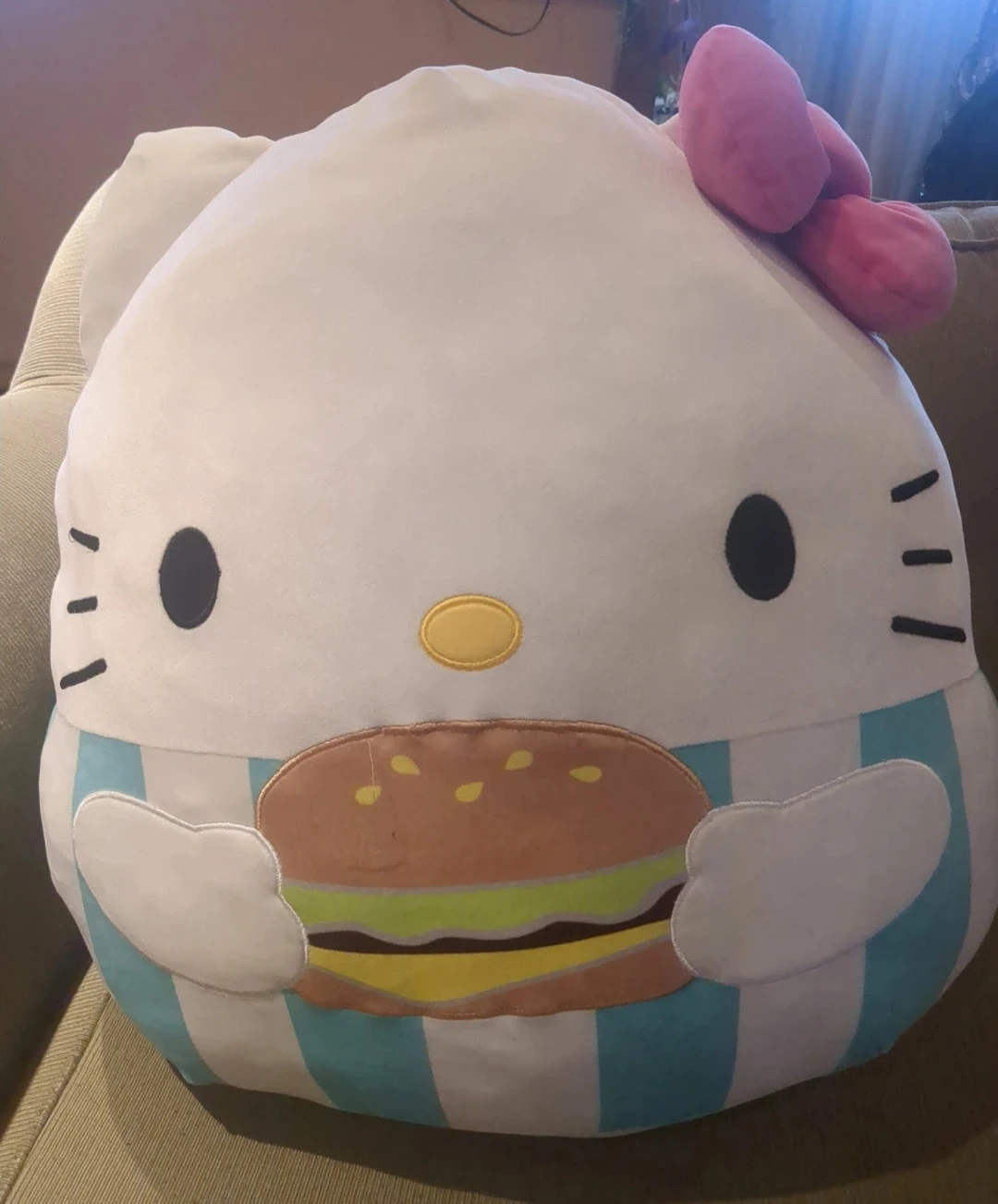 Hello Kitty Burger Squshmallow