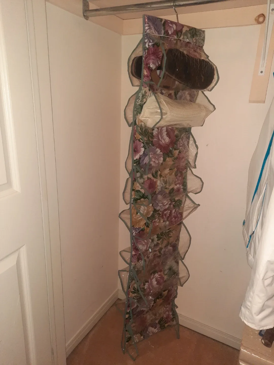 Floral Print Hanging Shoe/Closet/Travel Organizer image indicator(3)