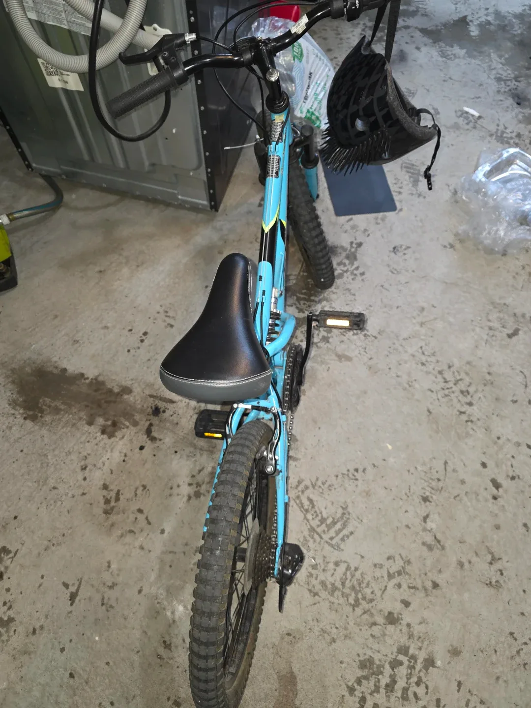 Hyper Bear Mountain 20" Bike - Blue image indicator(2)