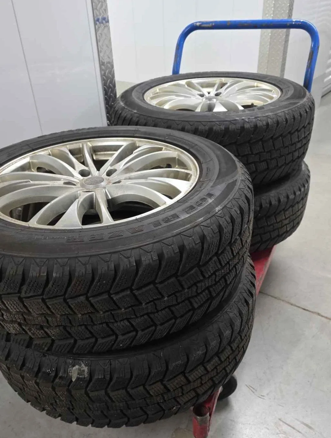 18" Alloy rims with 245/60/18 Sailun Ice Blazer snow tires